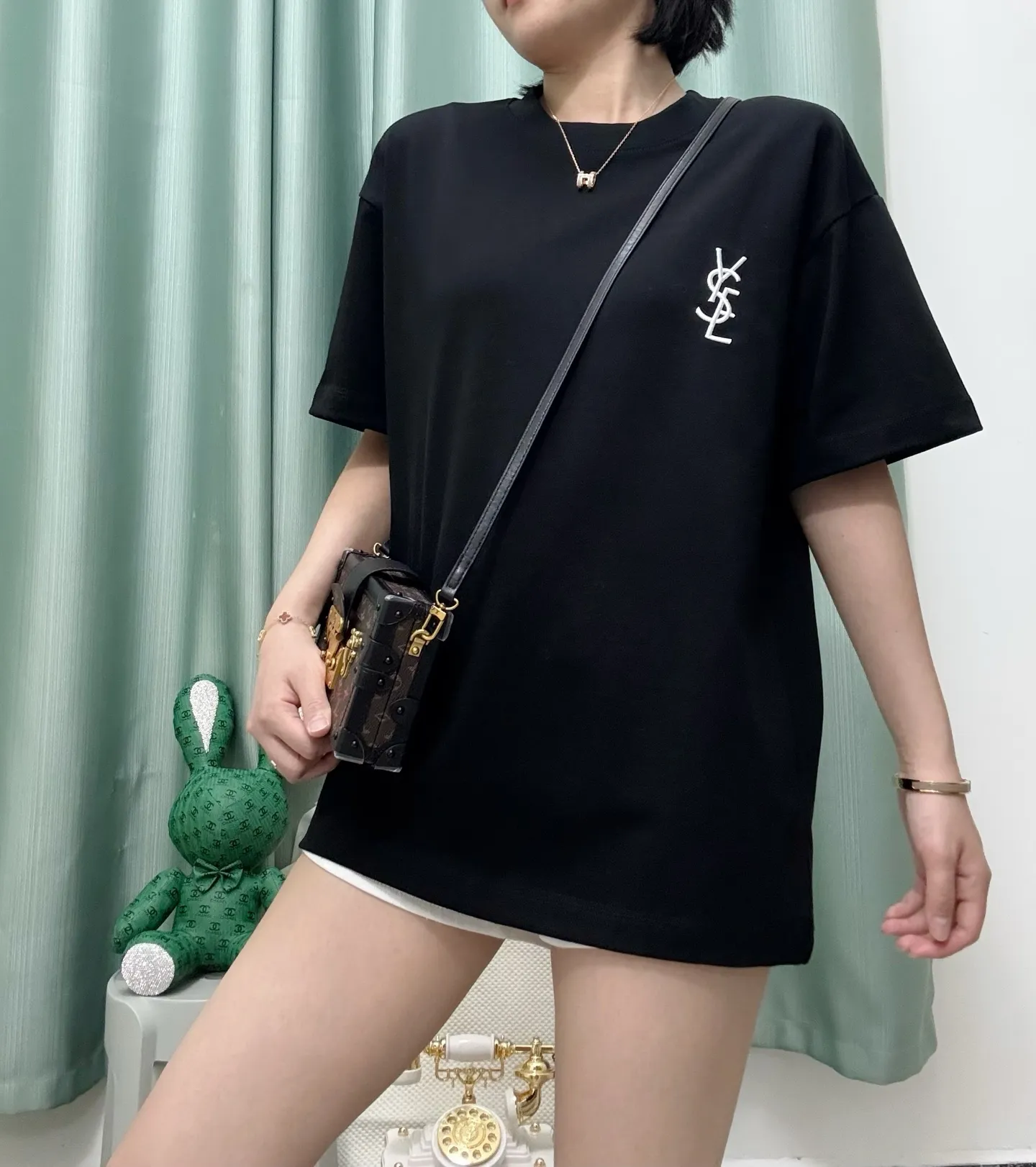Black ， Same Style